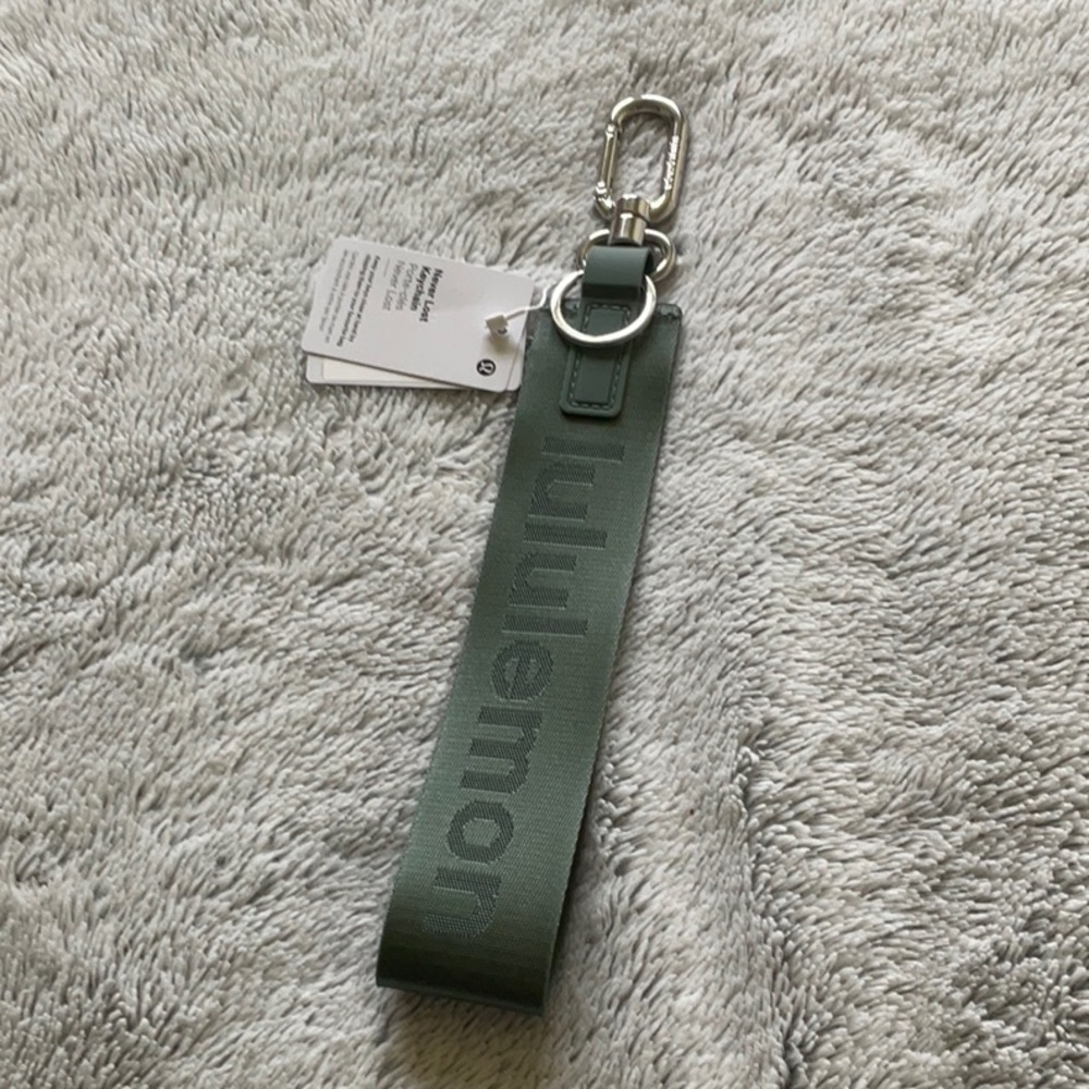 Lululemon Never Lost Key Chain in Grey Eucalyptus/Legacy Green